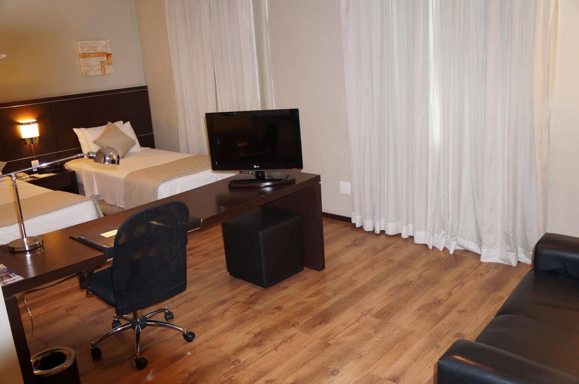 Travel Inn אוססקו מראה חיצוני תמונה