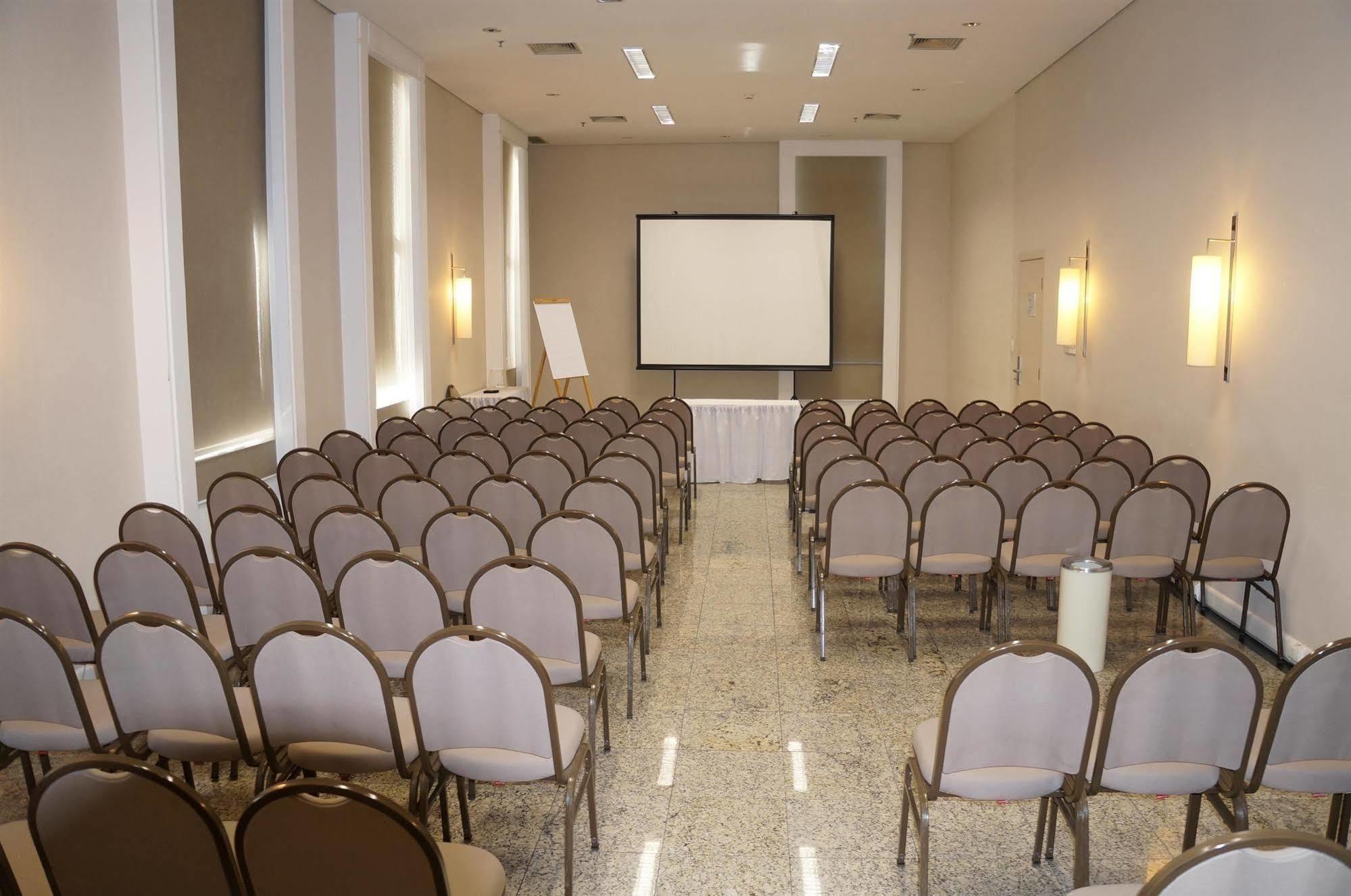 Travel Inn אוססקו מראה חיצוני תמונה