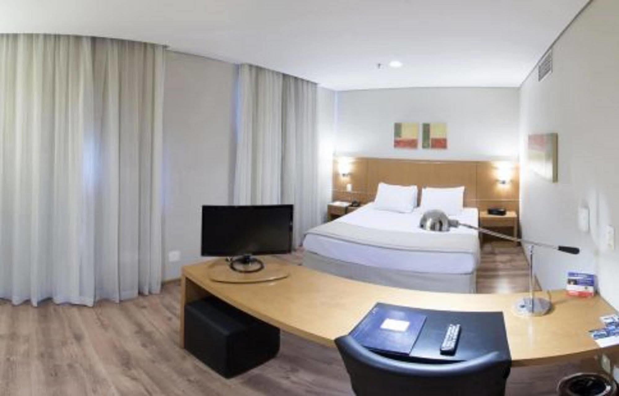 Travel Inn אוססקו מראה חיצוני תמונה